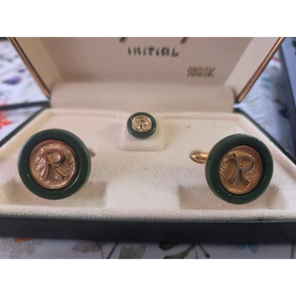 Swank Gold Tone R Initial Cufflinks Tie Tack Set Green Accent With Case